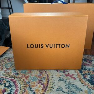 Louis Vuitton medium gift box